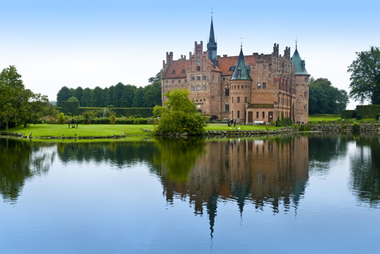 Die drittgrößte Insel Dänemarks heißt Fünen, dies ist das Schloss Egeskov